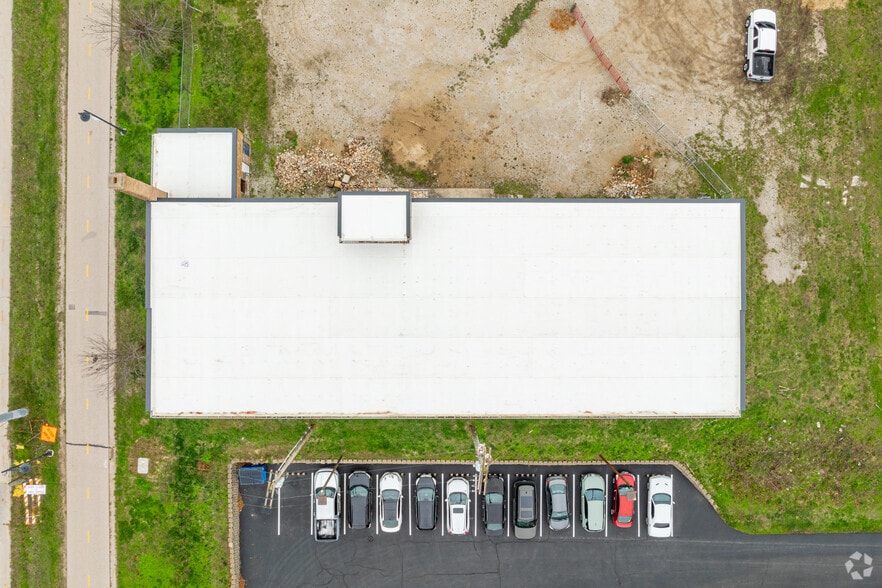 More Photos Of 229 W 1st St, Bloomington Restaurant For Lease