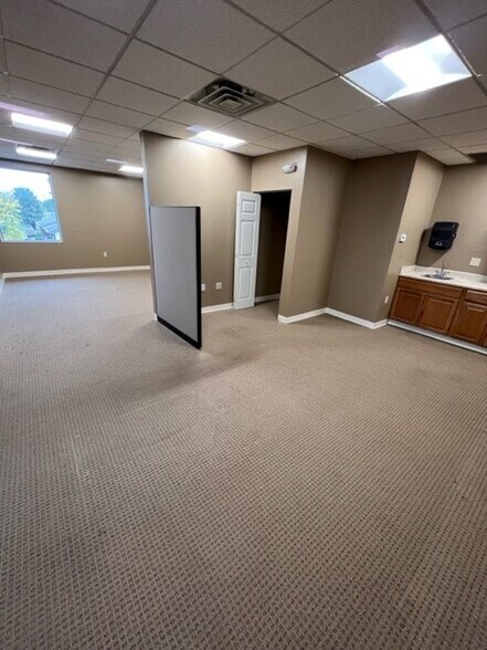 More Photos Of 112 Spencer St, Manchester Medical For Lease