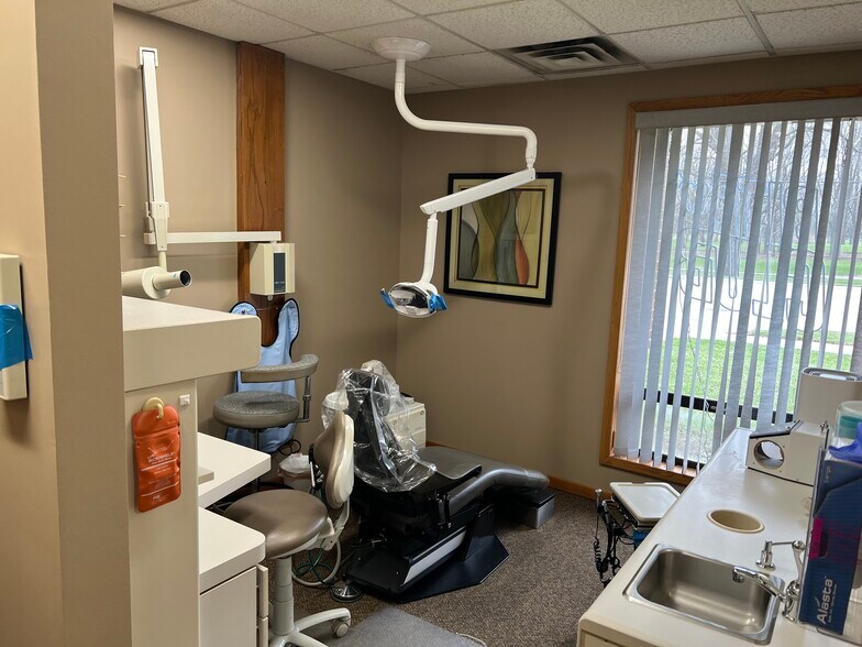 More Photos Of 535 S York Rd, Bensenville Flex For Sale