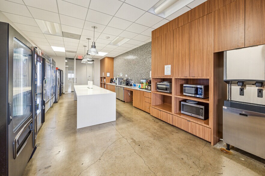 More Photos Of 2707 N Loop W, Houston Office For Lease