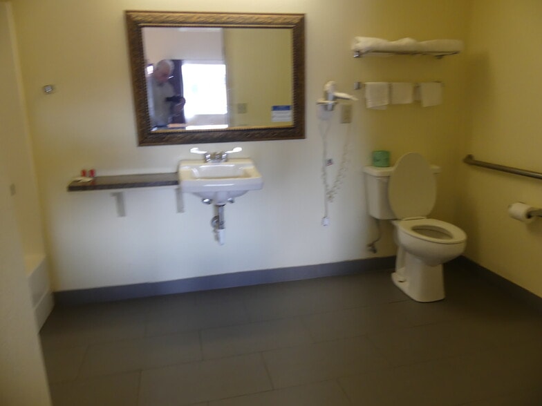 More Photos Of 2120 Lafayette Rd, Fort Oglethorpe Hotel For Sale