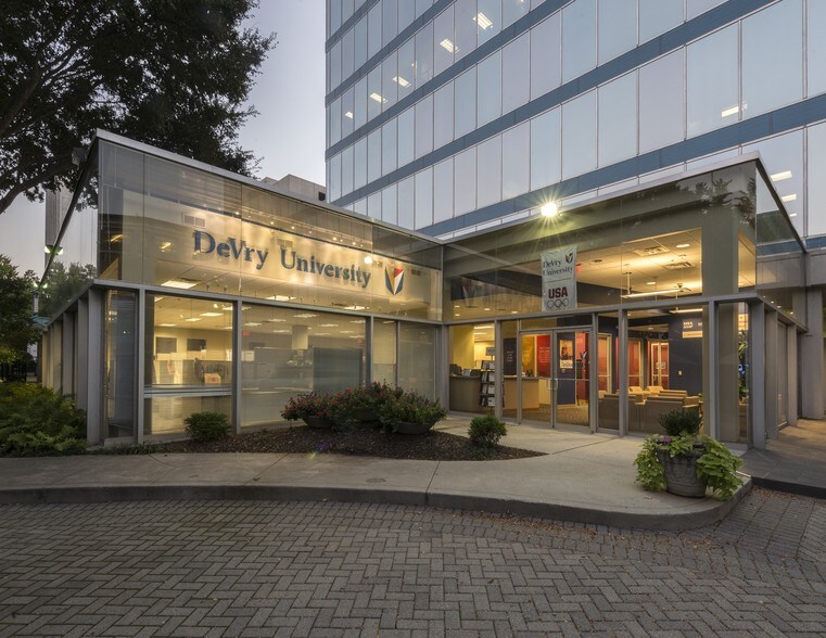 More Photos Of 1 W Court Sq, Decatur Office For Lease