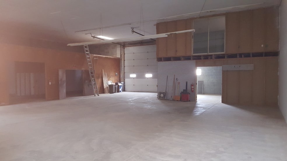 More Photos Of 407 Meco Dr, Wilmington Warehouse For Lease