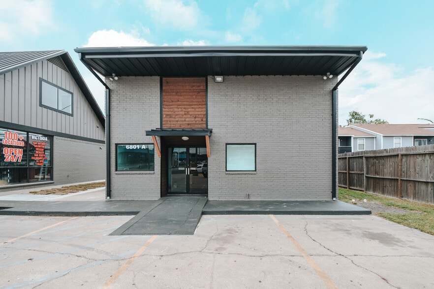 Primary Photo Of 6801 N Navarro St, Victoria Storefront Retail Office For Sale