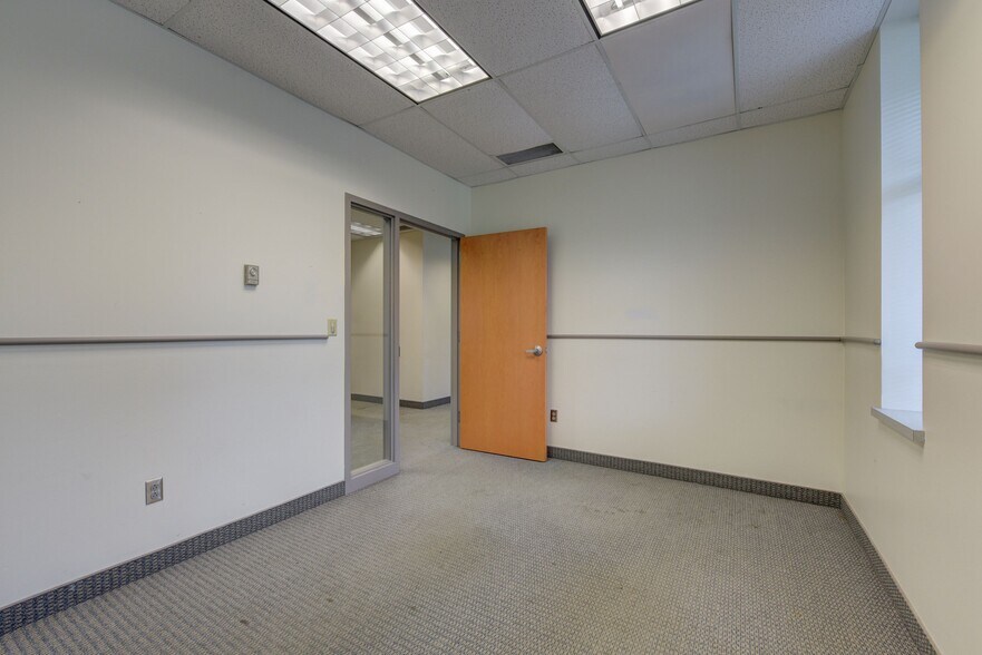 More Photos Of 1320 Taylor St, Elyria Warehouse For Lease