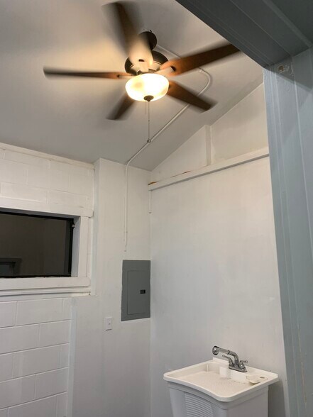 More Photos Of 4531 Pouli Rd, Kapaa Storefront Retail Office For Lease
