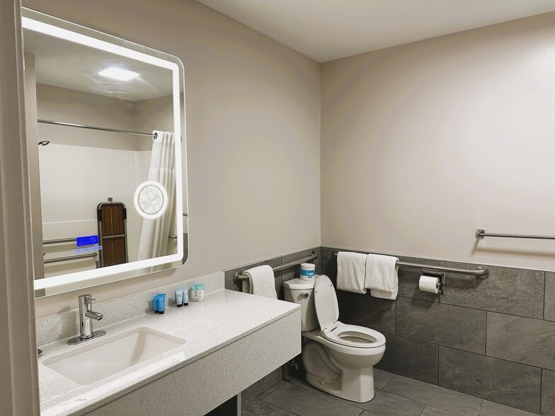 More Photos Of 2439 Old Philadelphia Pike, Lancaster Hotel For Sale