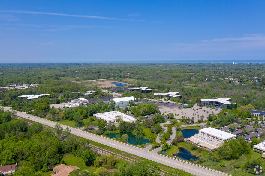 More Photos Of 2333 Waukegan Rd, Bannockburn Office For Lease