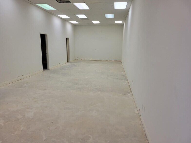 More Photos Of 2811 Tamiami Trl, Port Charlotte Unknown For Lease