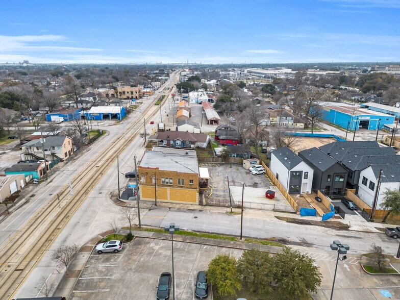 More Photos Of 5208 Harrisburg Blvd, Houston Storefront For Lease
