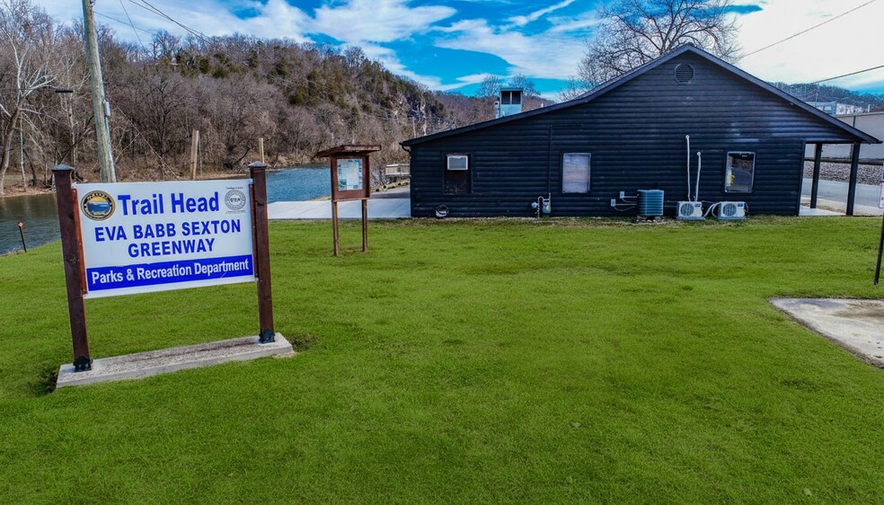 More Photos Of 386 E Main St, Newport Office For Lease