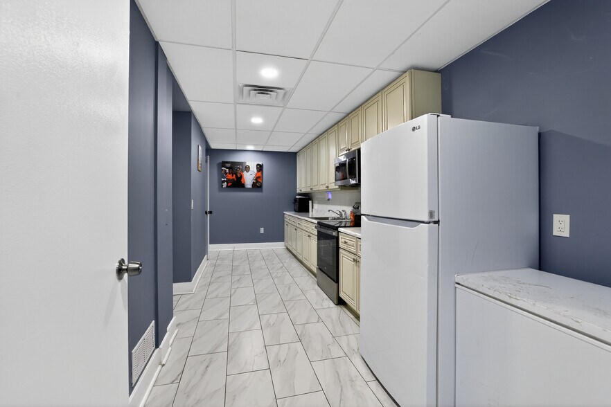 More Photos Of 1501 N Walnut St, Wilmington Office For Sale