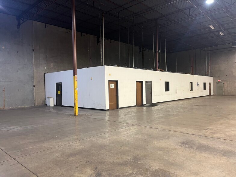 More Photos Of 5400 SW 33rd St, Oklahoma City Warehouse For Lease