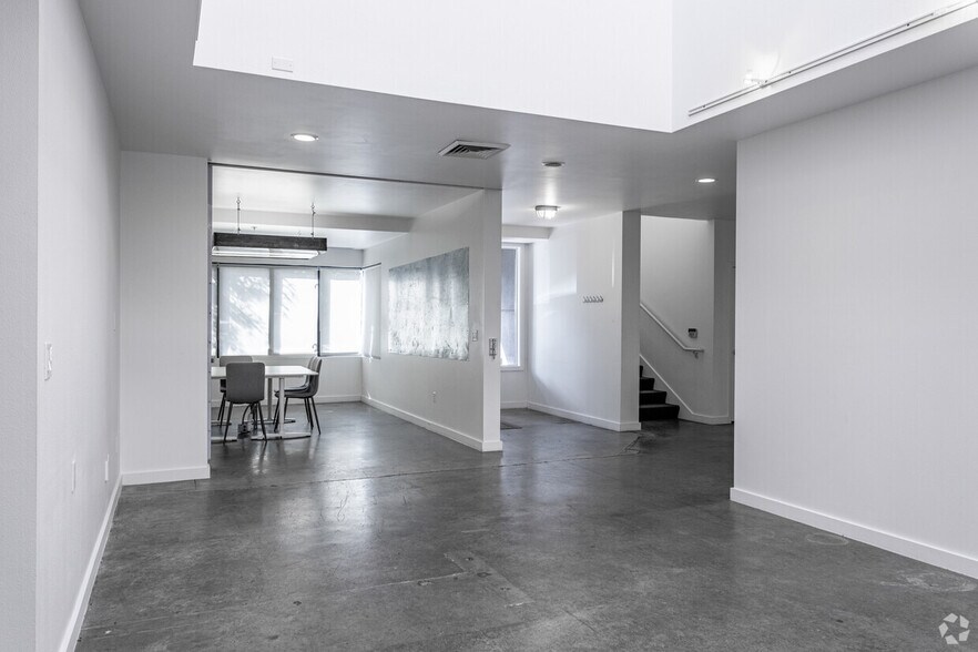 More Photos Of 1815 NW Overton St, Portland Loft Creative Space For Lease