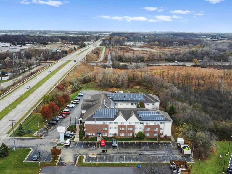More Photos Of 1001 W College, Oak Creek Hotel For Sale