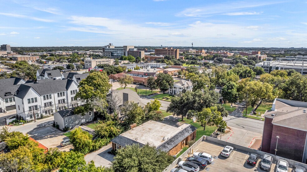 More Photos Of 721 W Abram St, Arlington Medical For Lease