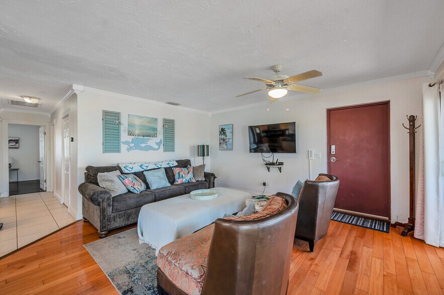 More Photos Of 1809 Gulf Blvd, Indian Rocks Beach Apartments For Sale