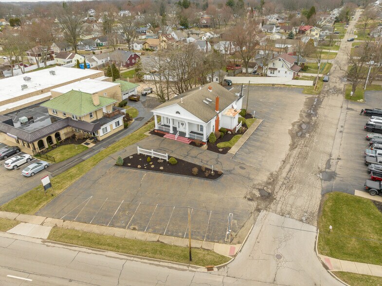 More Photos Of 4905 W Tuscarawas St, Canton Restaurant For Lease