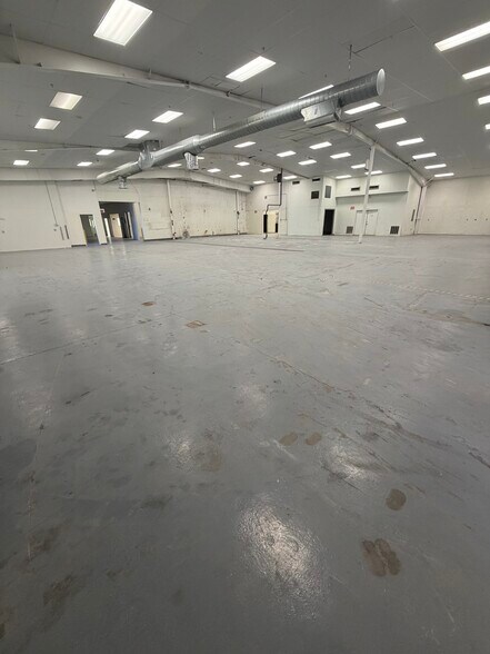 More Photos Of 150 E 400 N, Salem Manufacturing For Lease