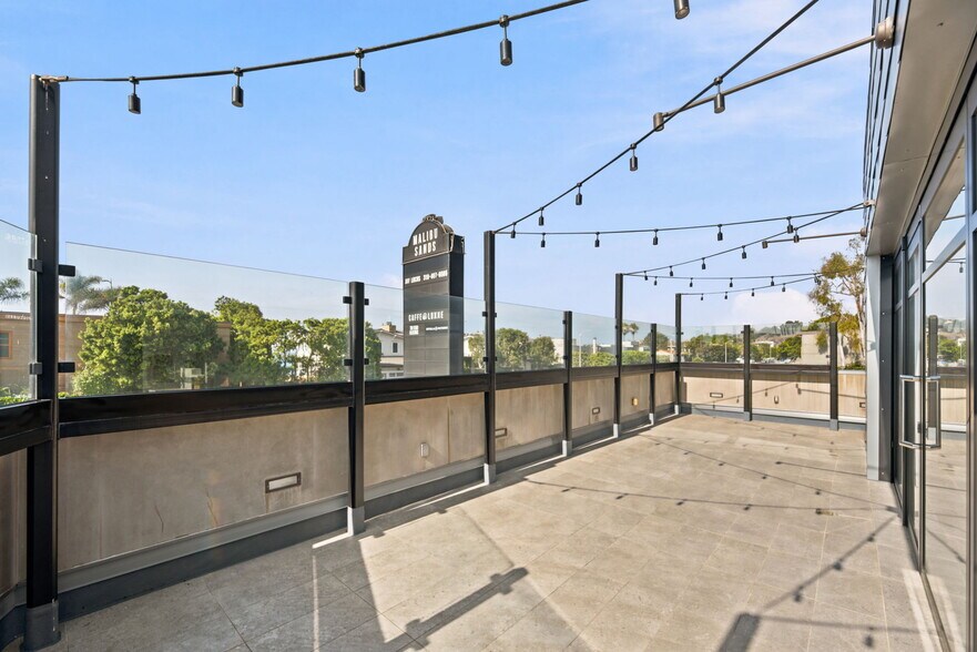 More Photos Of 22333 Pacific Coast Hwy, Malibu General Retail For Lease