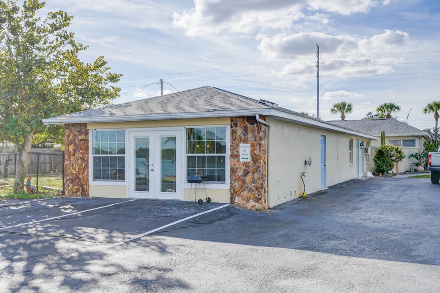 More Photos Of 2060 US Highway 27 N, Avon Park Hotel For Sale