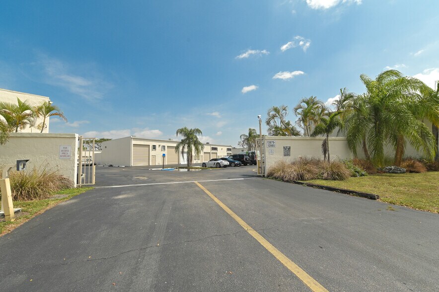 More Photos Of 13977-13981 SW 140th St, Miami Light Distribution For Sale