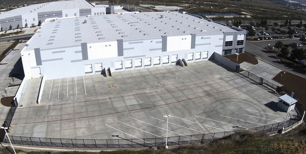 More Photos Of 3990 S Riverside Ave, Rialto Warehouse For Lease