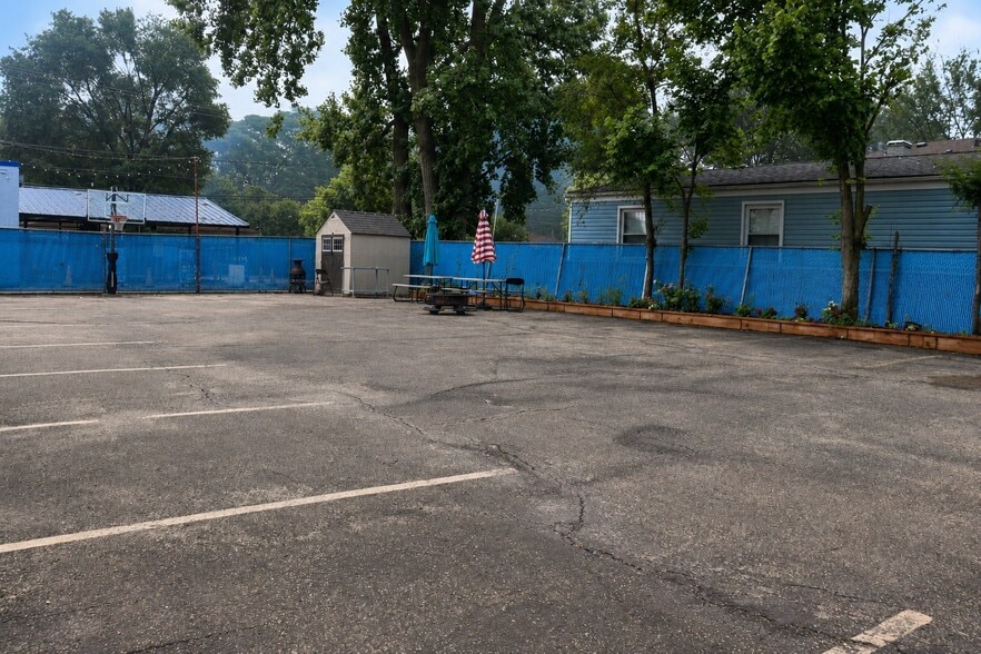 More Photos Of 2422 Dempster St, Evanston Auto Repair For Sale