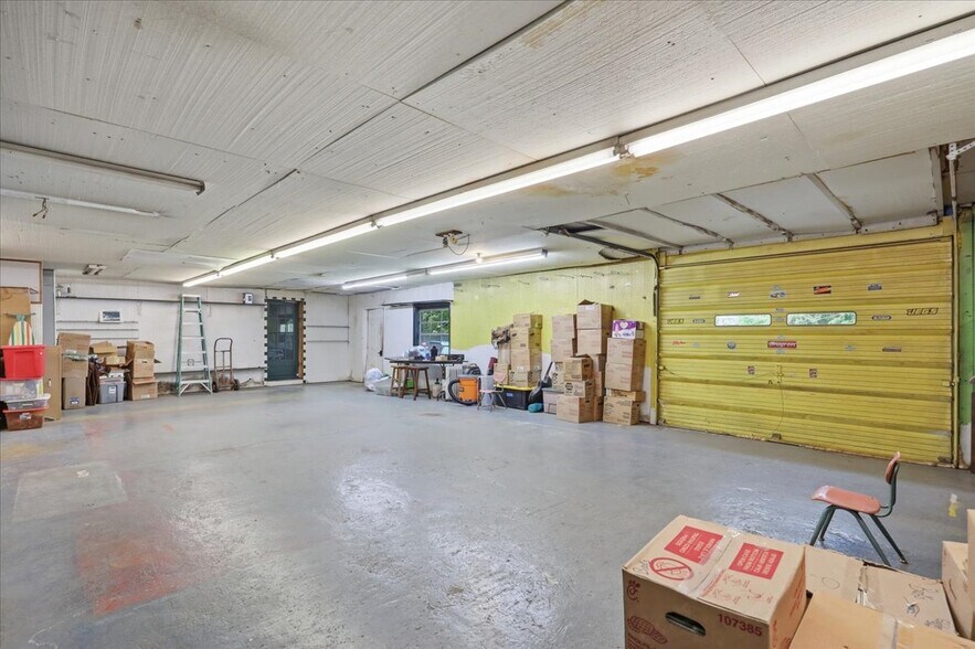 More Photos Of 2633 Harriman Hwy, Harriman Warehouse For Sale