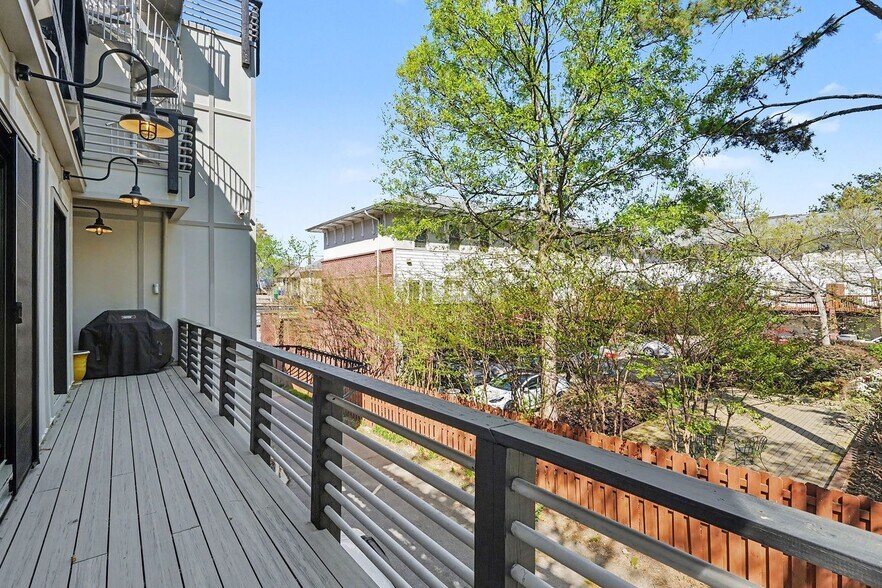 More Photos Of 117 E Maple St, Decatur Loft Creative Space For Sale