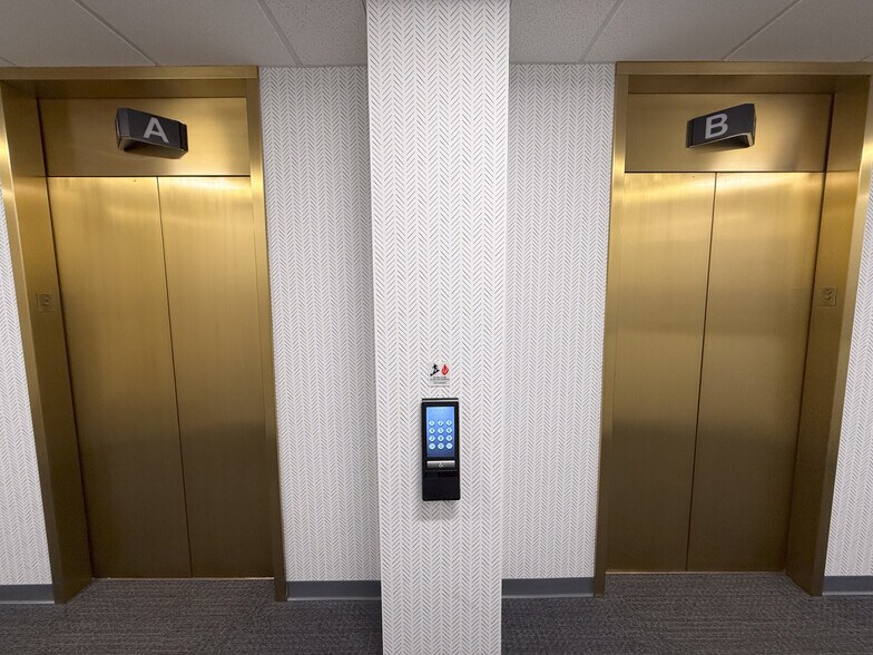 More Photos Of 730 Holiday Dr, Pittsburgh Office For Lease