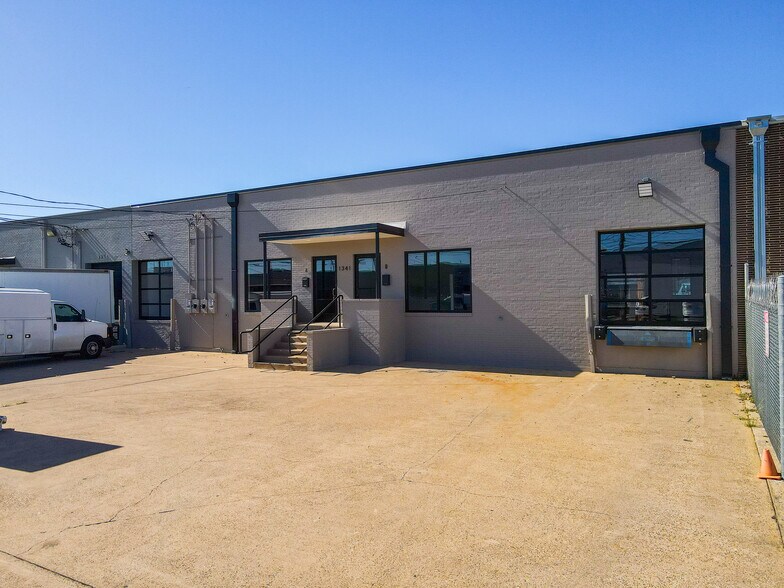 More Photos Of 1337-1341 Crampton St, Dallas Distribution For Lease