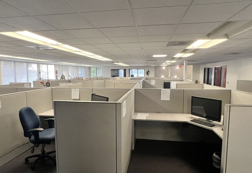 More Photos Of 2835 Temple Ave, Signal Hill Office For Sale