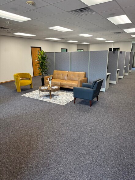 More Photos Of 563 Carter Ct, Kimberly Office For Lease