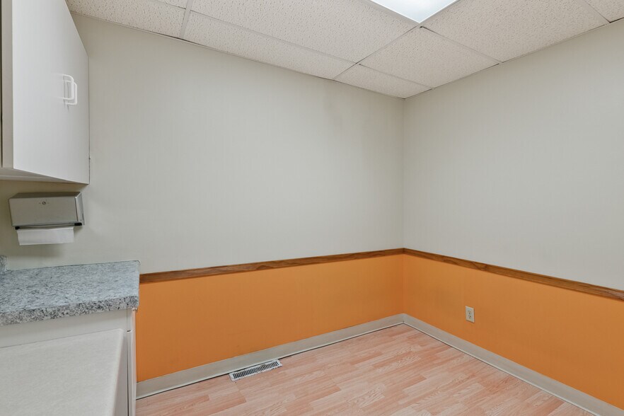 More Photos Of 2319 Vinton St, Omaha Office Residential For Sale