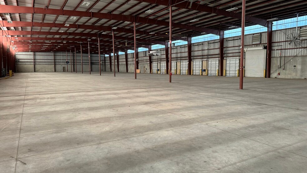 More Photos Of 231 Bourne Blvd, Savannah Warehouse For Lease