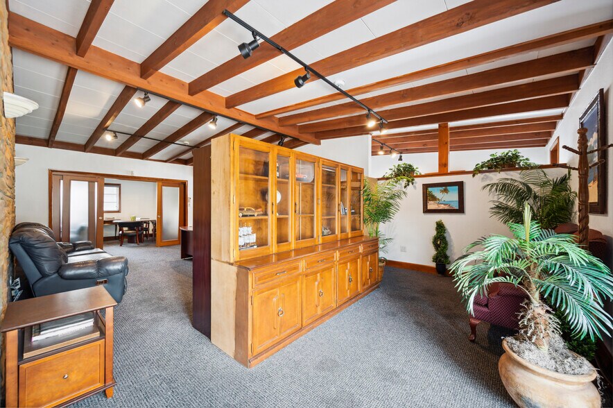More Photos Of 304 Doris Dr, Lakeland Medical For Sale