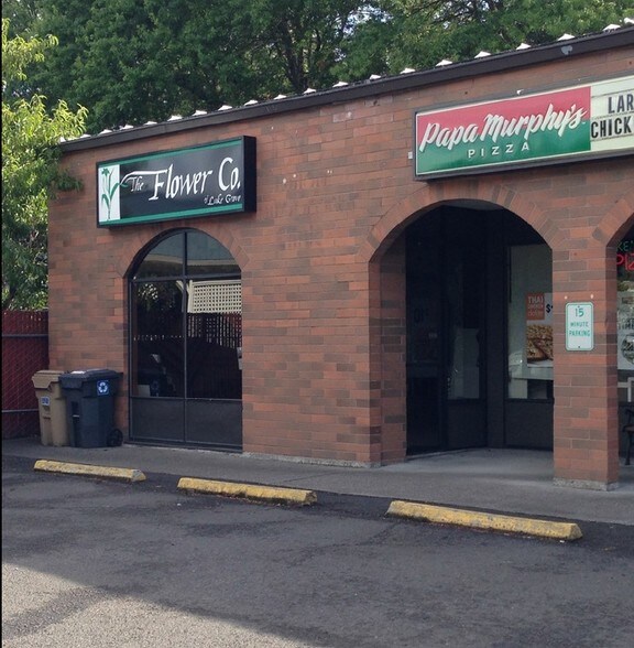 More Photos Of 15630 SW Boones Ferry Rd, Lake Oswego Freestanding For Lease