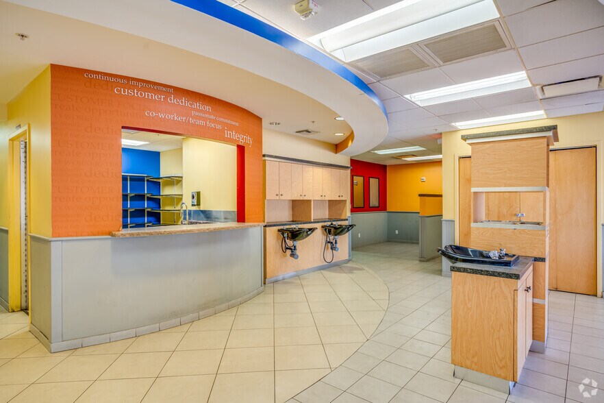 More Photos Of 2727 W Glendale Ave, Phoenix Office For Lease