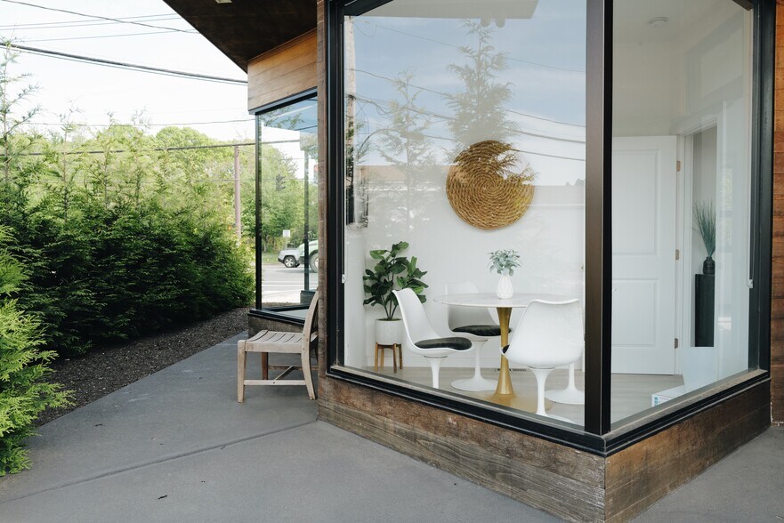 More Photos Of 81 Montauk Hwy, Wainscott Storefront Retail Office For Lease