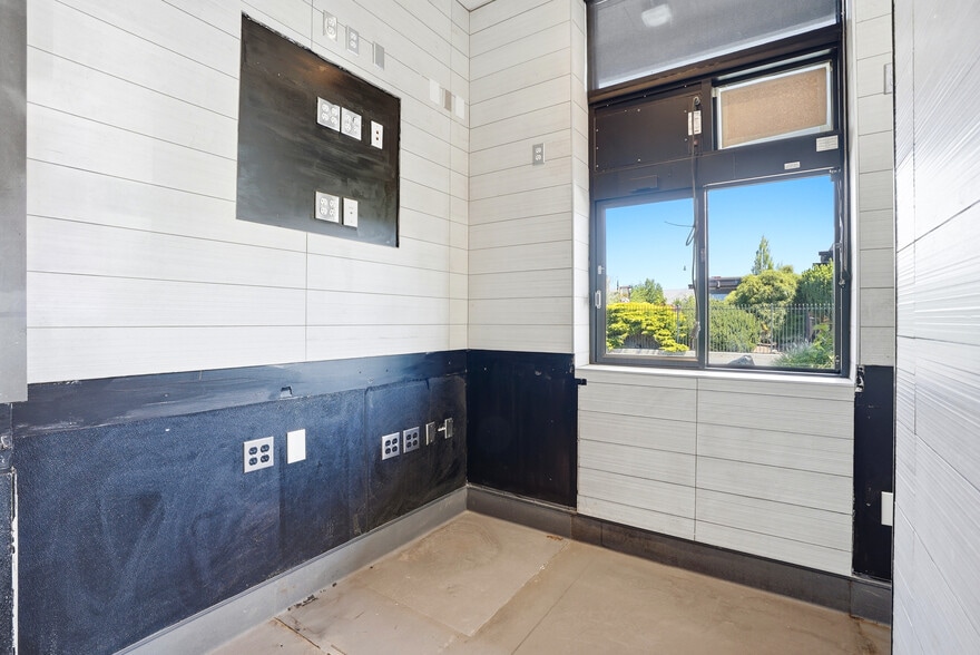 More Photos Of 602 E Yakima Ave, Yakima Storefront Retail Office For Lease