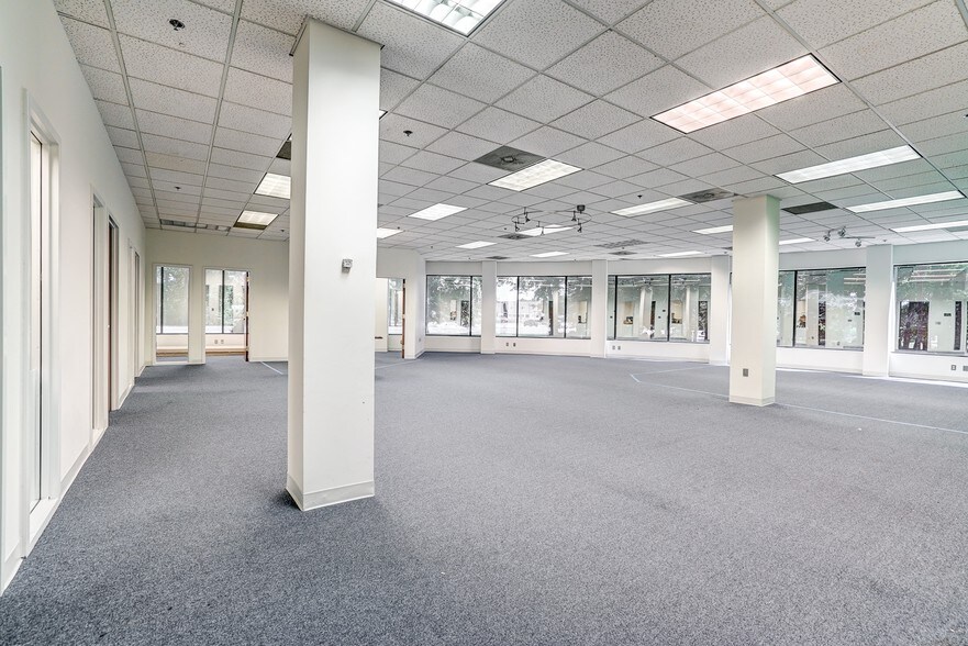 More Photos Of 901 Moorefield Park Dr, Richmond Office For Lease