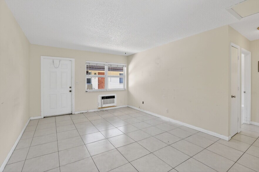 More Photos Of 4825 NE 23rd Ave, Fort Lauderdale Apartments For Sale