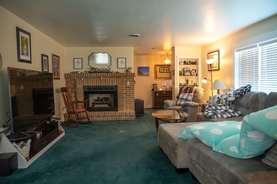 More Photos Of 719 S DuPont Blvd, Milford Flex For Sale