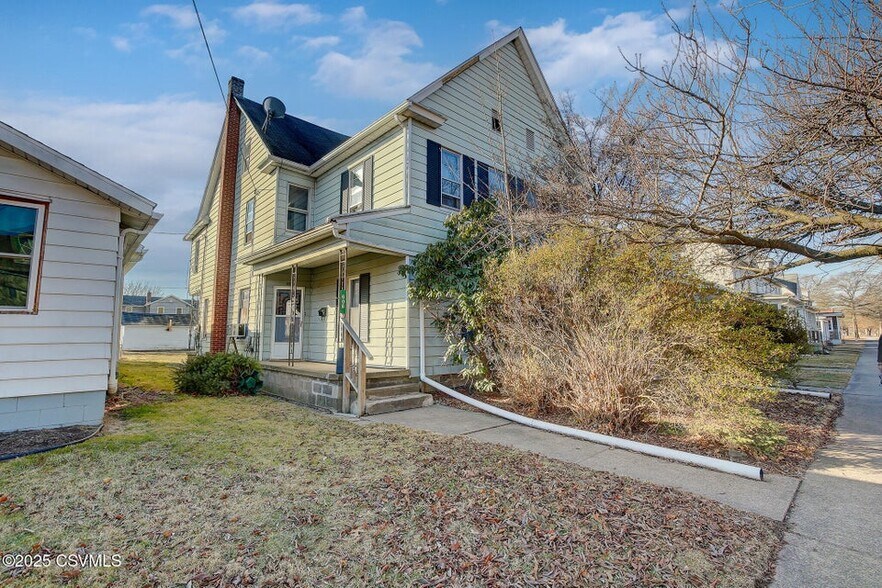 More Photos Of 606 W Main St, Bloomsburg Flex For Sale