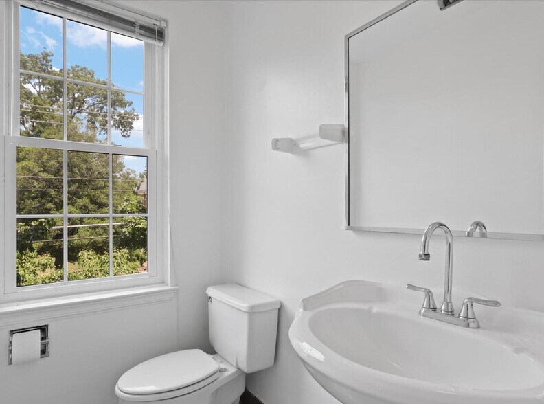 More Photos Of 313 Park Ave, Falls Church Medical For Sale