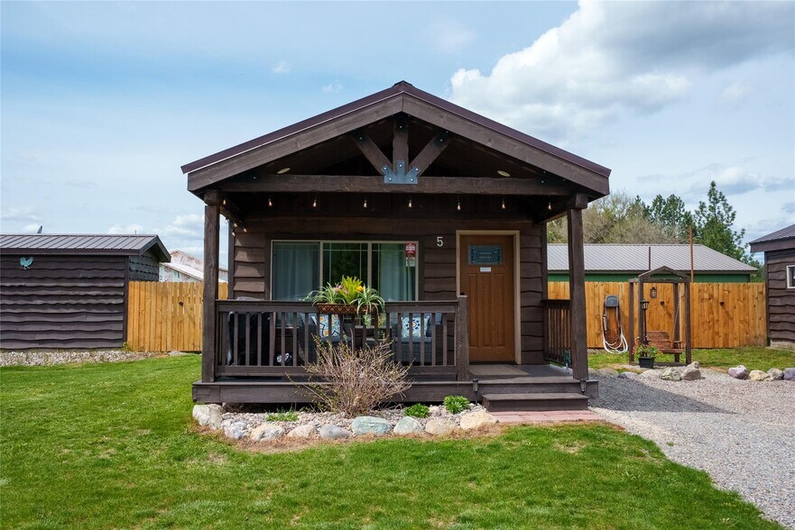 More Photos Of 1040 Roost Way, Columbia Falls Specialty For Sale