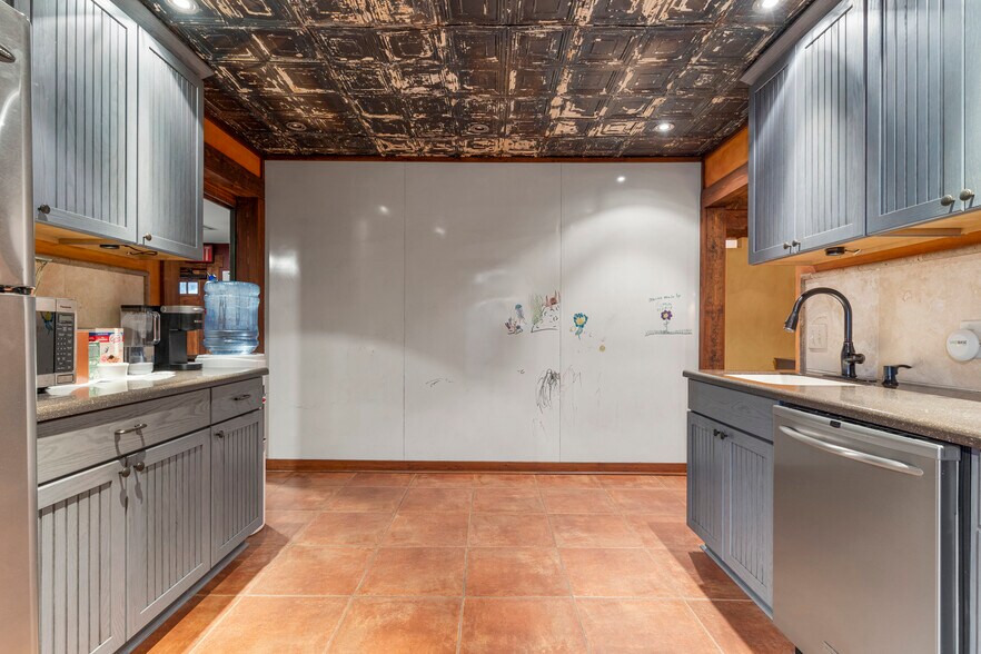 More Photos Of 3228 S Jamestown Ave, Tulsa Medical For Sale
