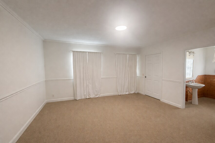 More Photos Of 328 Tellico St, Madisonville Office For Sale