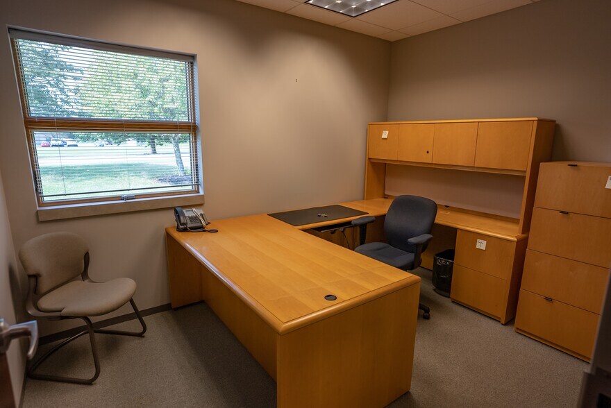 More Photos Of 320 Bilmar Dr, Pittsburgh Office For Sale